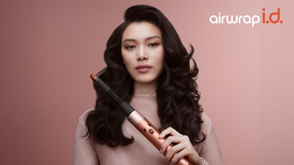 Dyson Airwrap i.d. Straight+Wavy with model